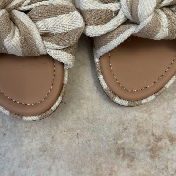 NWOT Sandals - Picture 5 of 8